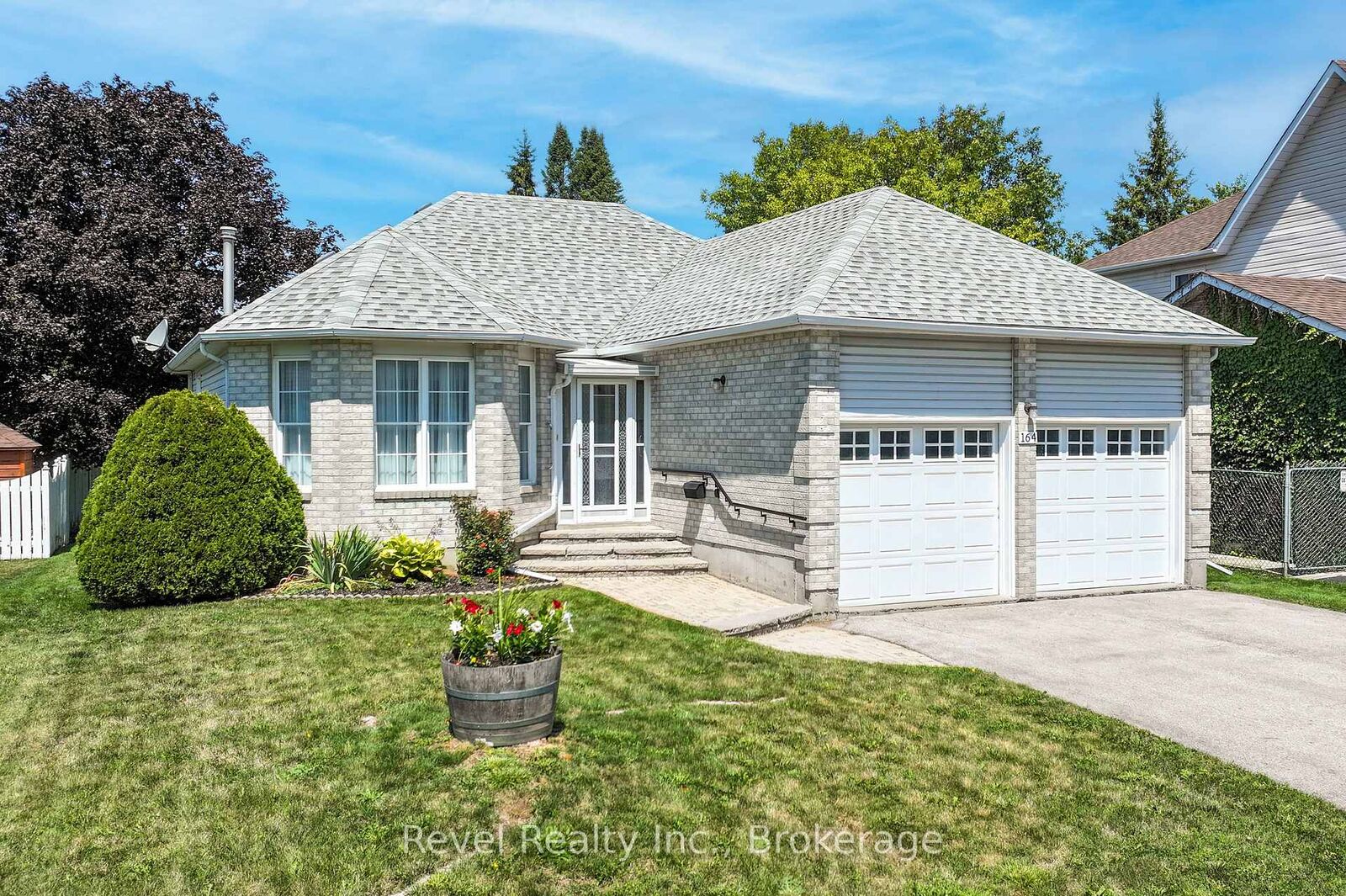 Property Photo:  164 Elgin Street  ON K9V 6B3 
