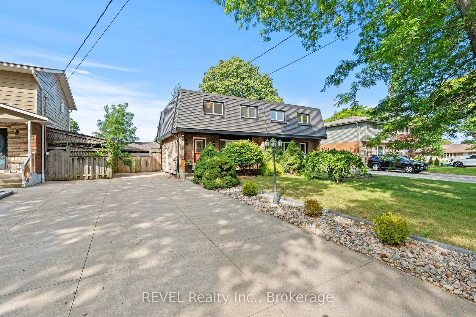 Property Photo:  28 Black Knight Road  ON L2N 3C1 