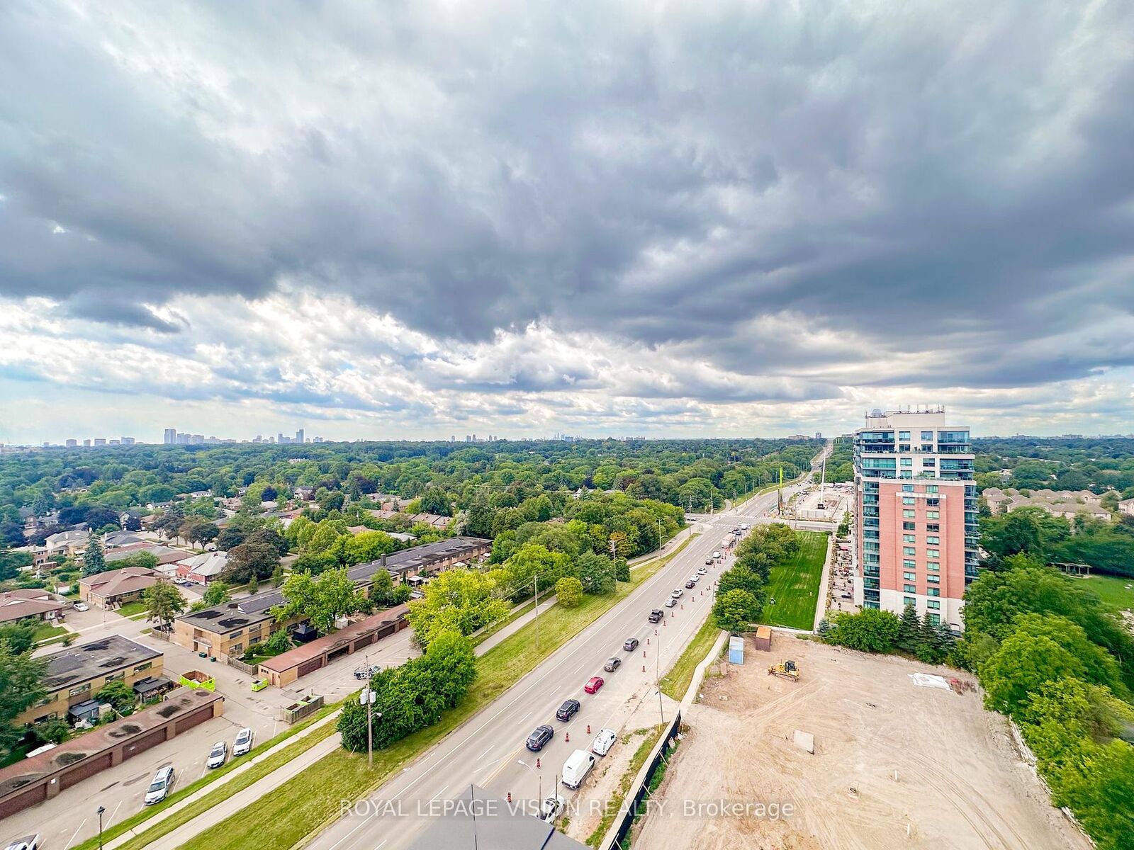 Photo de la propriété: 4010 Eglinton Avenue W 1411 ON M9A 0G5