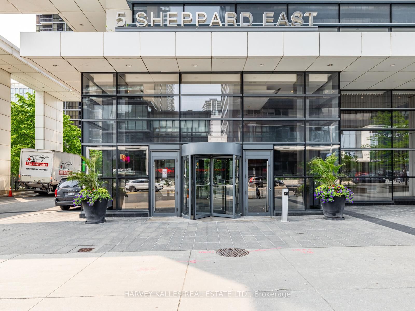 Property Photo: 5 Sheppard Avenue E 2121 ON M2N 2Z8