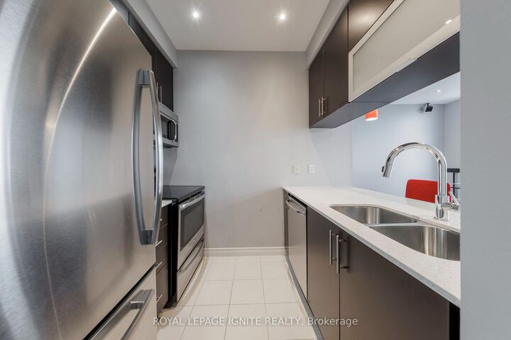 Property Photo:  50 Town Centre Court Ph04  ON M1P 0A9 