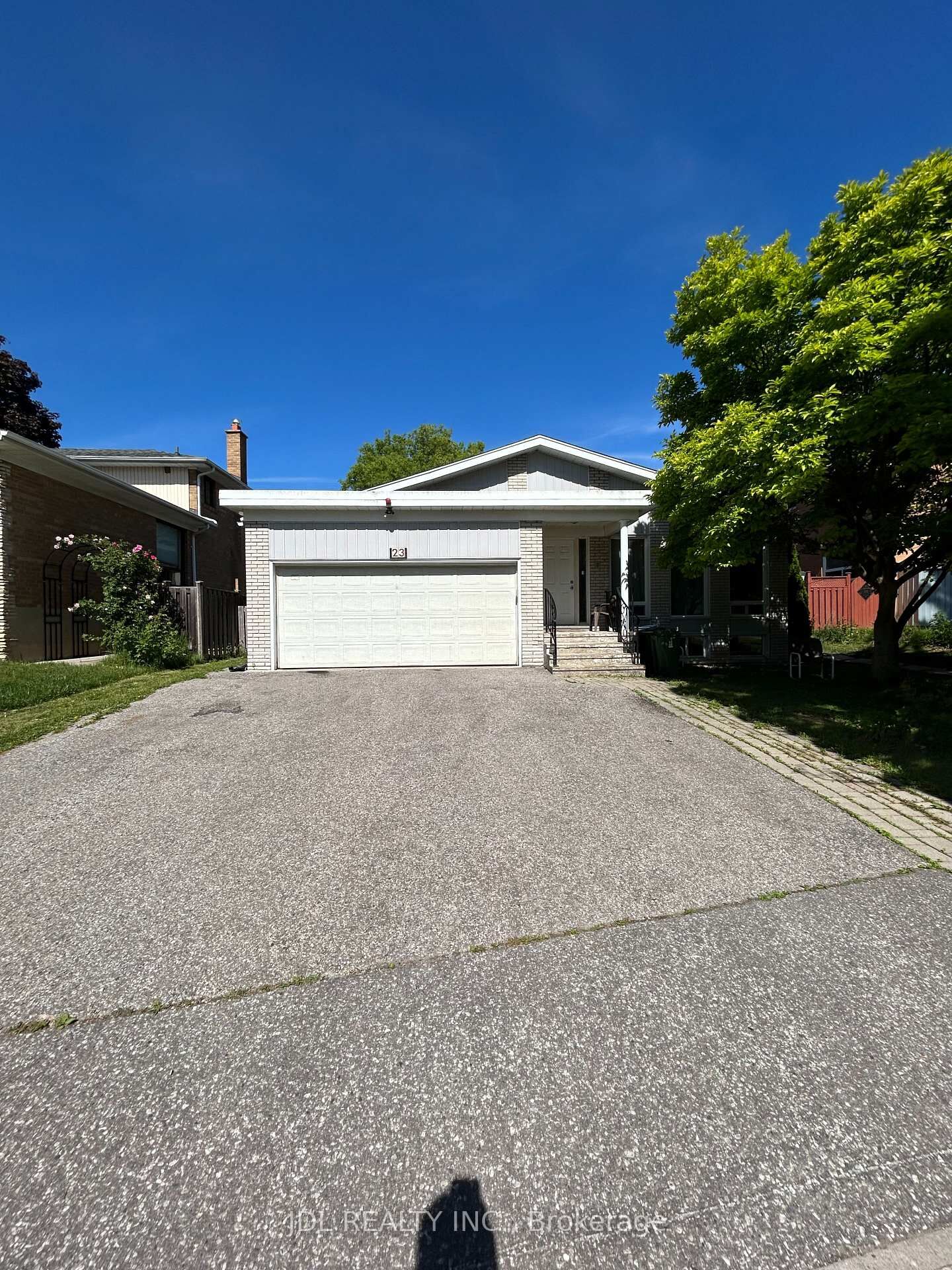 Property Photo:  23 Pineway Blvd Boulevard Unit A Bsmt  ON M2H 1A3 