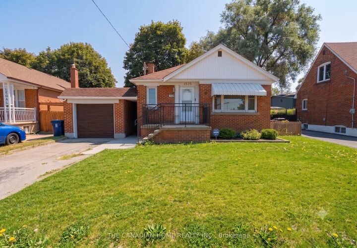 Property Photo: 1373 Pharmacy Avenue ON M1R 2J6