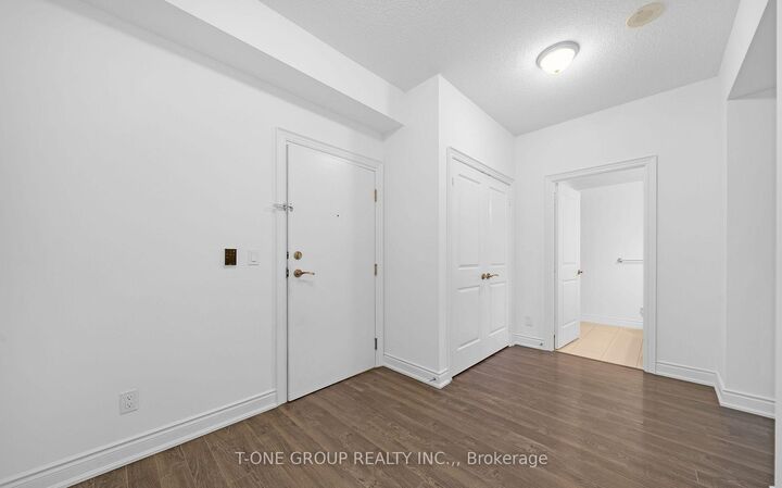 Property Photo: 33 Clegg Road 1006 ON L6G 0G6