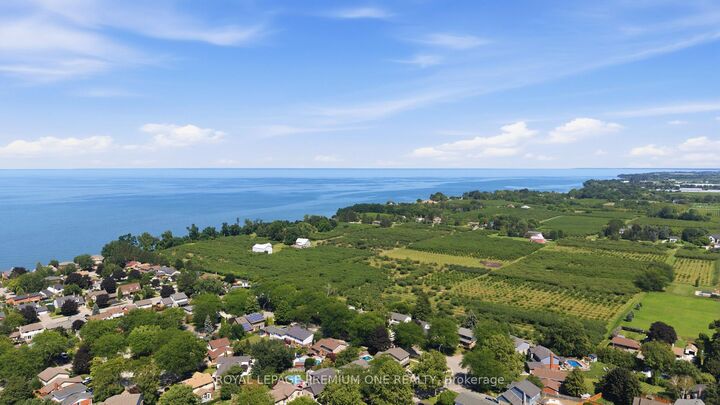 Property Photo: 44 Conrad Place ON L3M 5S5