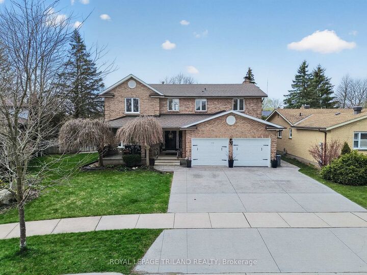 112 Clarendon Crescent — photo 1