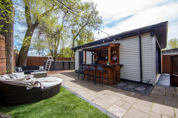 Property Photo:  888 Fourth Street  ON L5E 1J6 