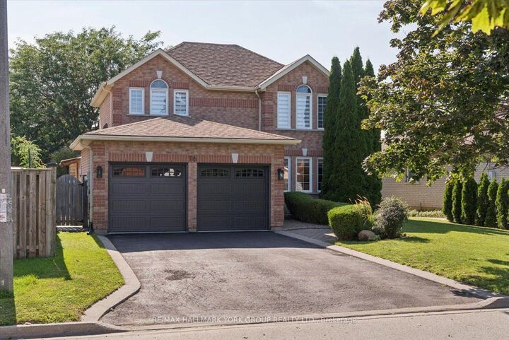 Property Photo: 116 Fairwood Drive ON L4P 3Y1