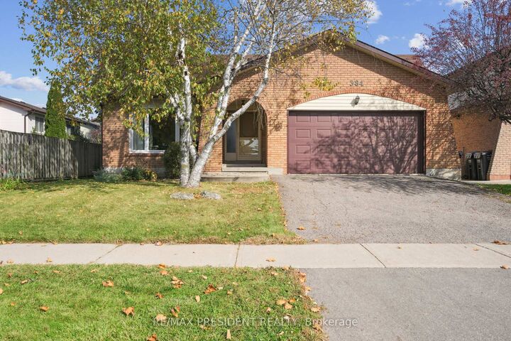 384 Centre Street N — photo 1