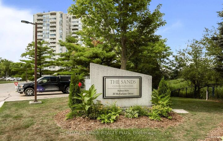 Property Photo: 20 McFarlane Drive 1610 ON L7G 5J8