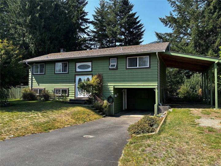 390 Alder Cres — photo 1