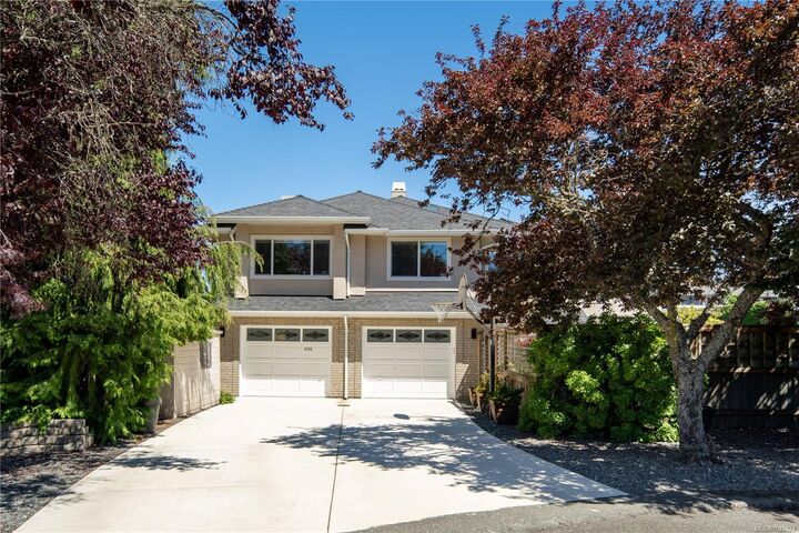 Property Photo:  4596 Bonnieview Pl  BC V8N 3V6 