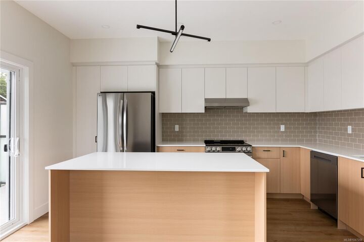 Property Photo: 913 Dale St #1 BC V8X 2V9