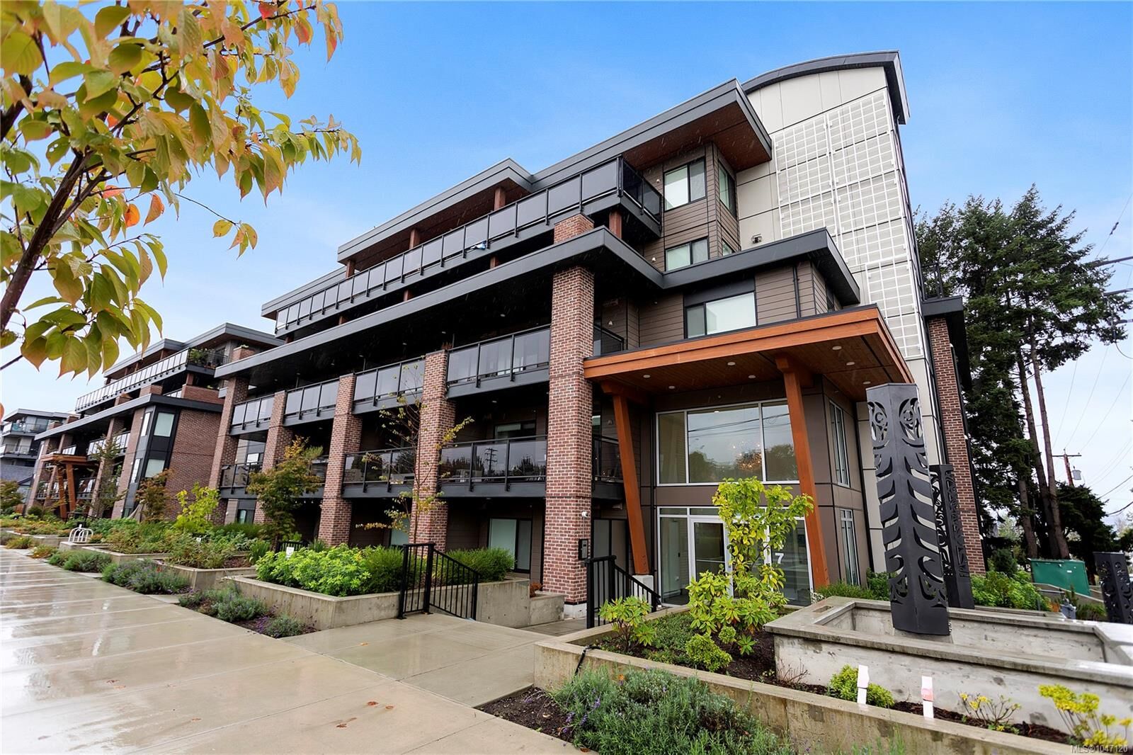 Property Photo:  147 Haliburton St #502  BC V9R 4V9 