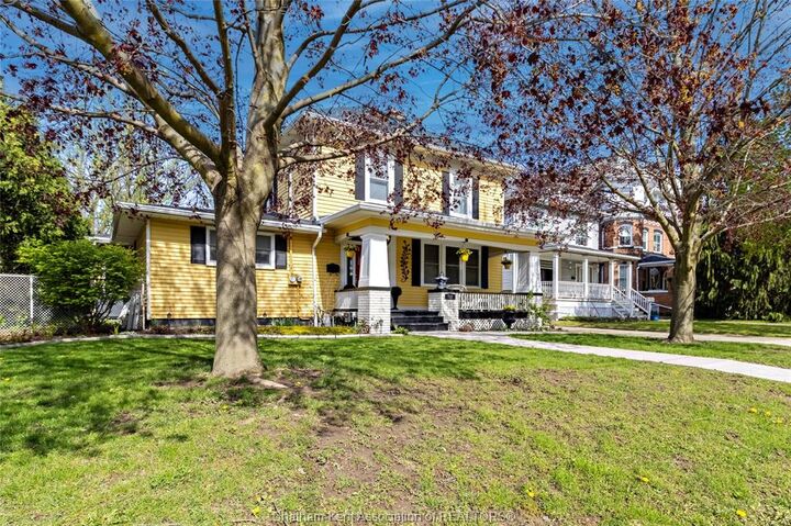 Property Photo:  335 Wellington Street West  ON N7M 1K2 
