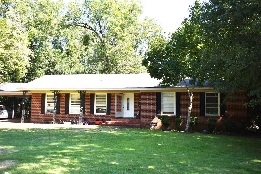 Property Photo: 1607 Gail Avenue GA 31701
