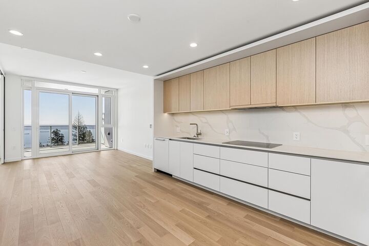 Property Photo: 3963 Uplands Way 609 BC V7S 0B6