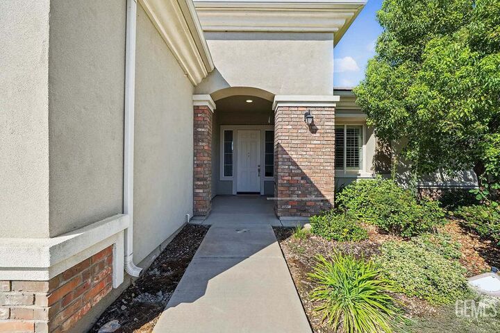 Property Photo: 5704 Wisteria Valley Road CA 93306