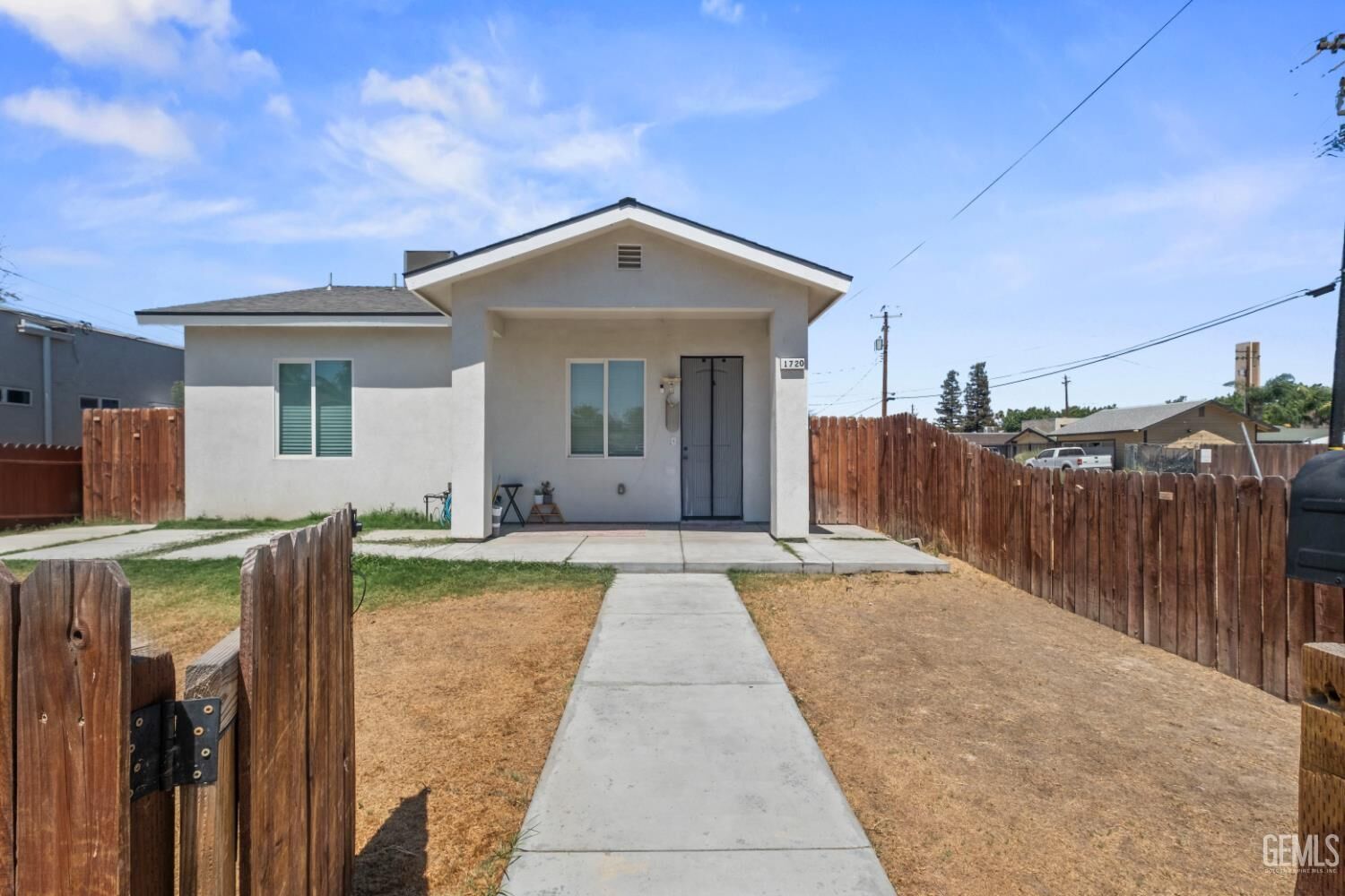 Property Photo: 1720 Forrest Street CA 93304
