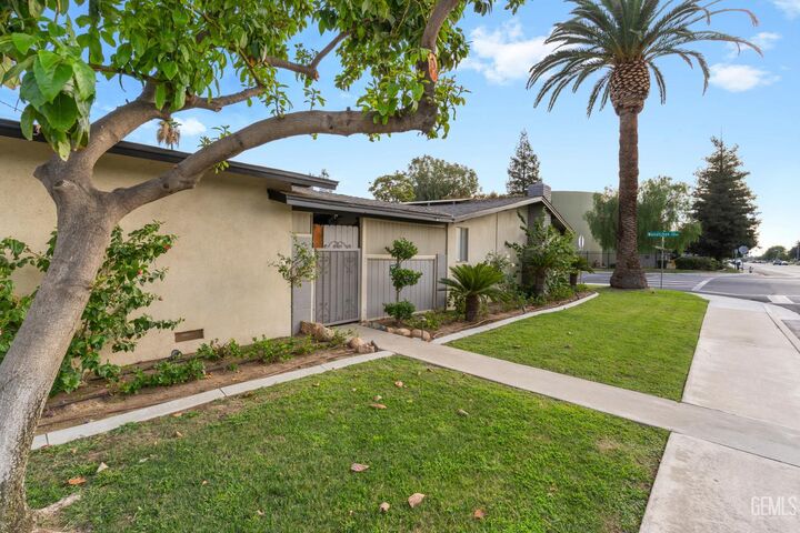 Property Photo:  3415 Wenatchee Avenue  CA 93306 