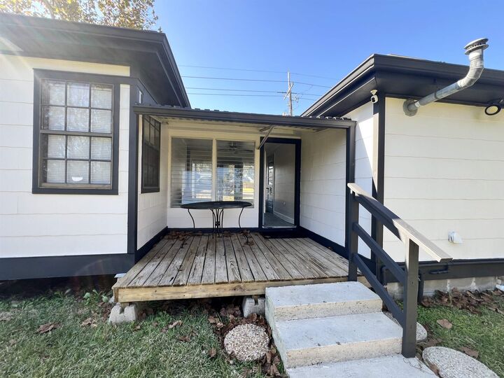 Property Photo: 5489 West Main Street LA 70364