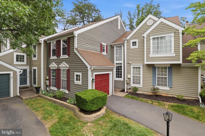 Property Photo: 11757 Arbor Glen Way VA 20194