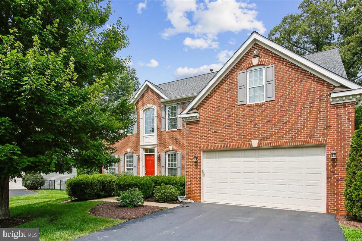Property Photo:  8558 Fisher Woods Drive  VA 22079 