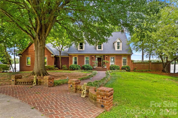 Property Photo:  810 Fox Hollow Lane  NC 28146 
