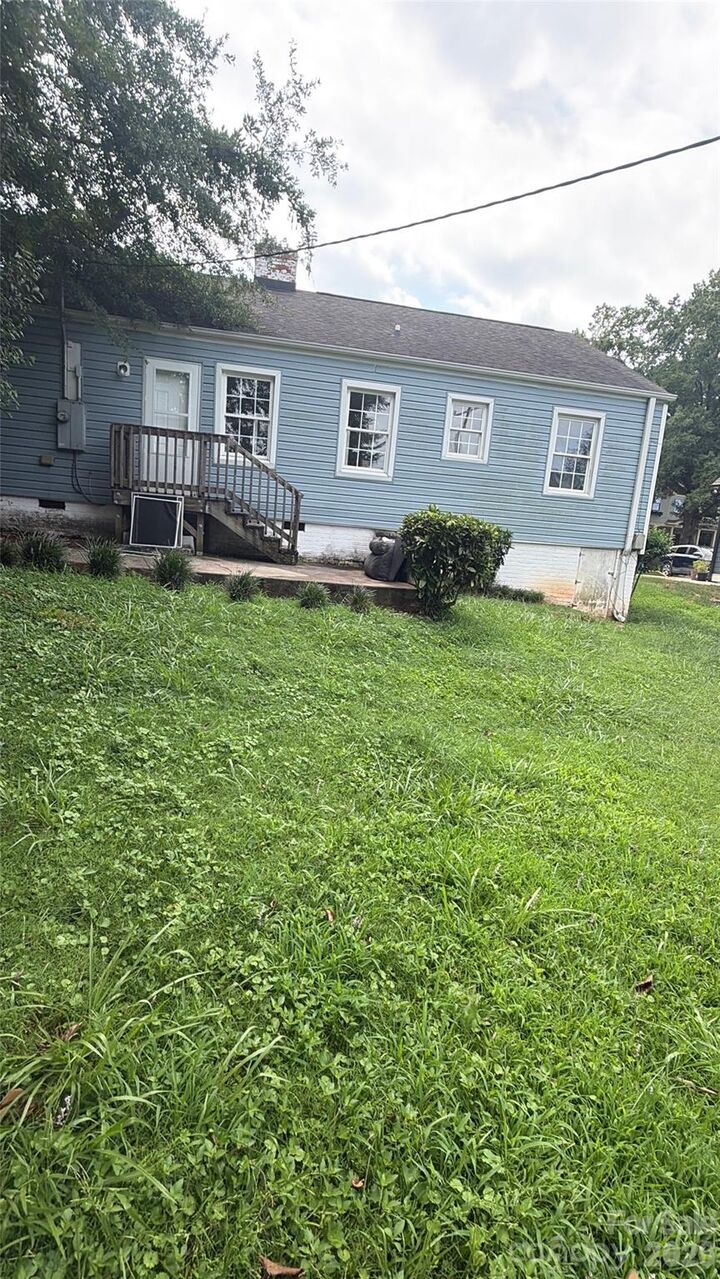 Property Photo:  1009 Woodside Avenue  NC 28205 