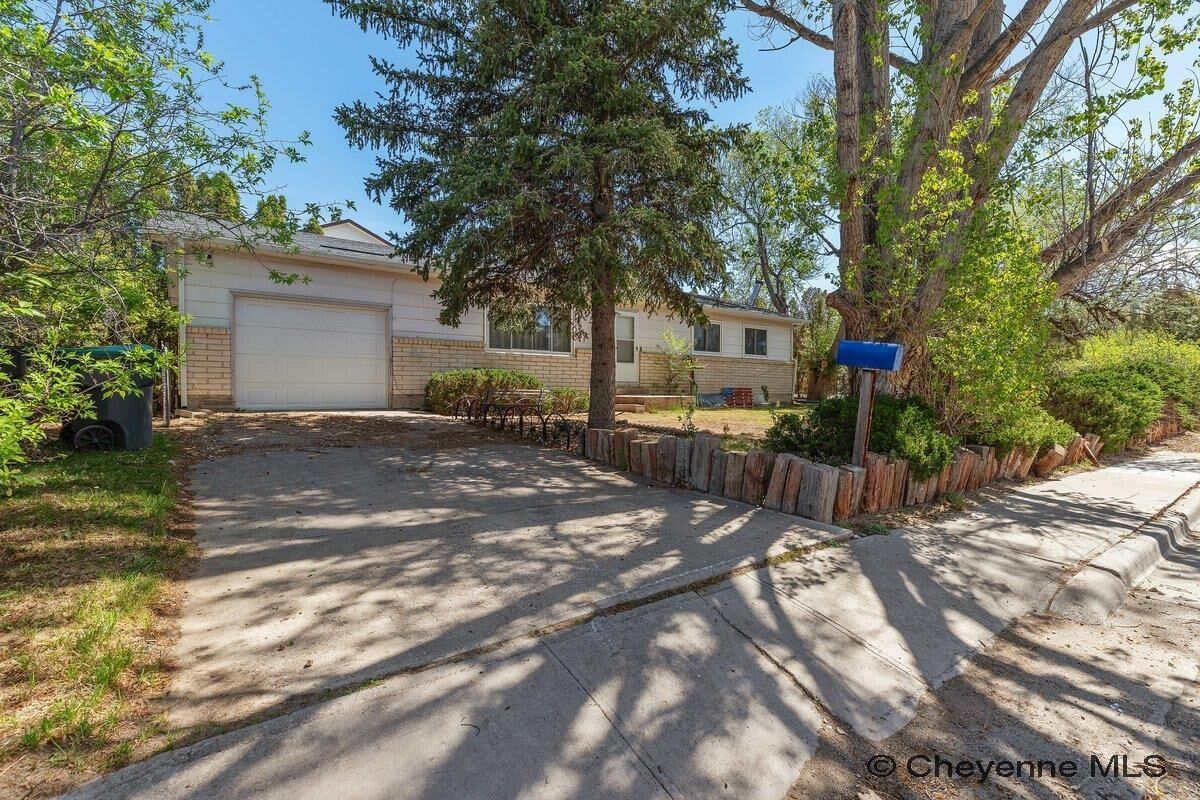 Property Photo: 4400 Everton Dr WY 82009