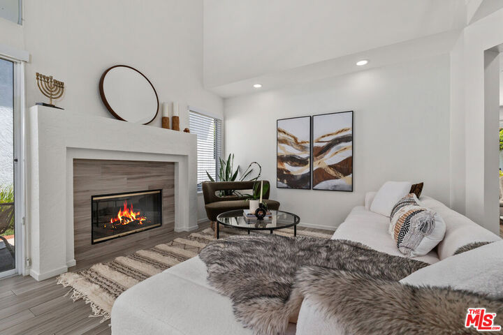 Property Photo:  24672 Calle Largo  CA 91302 
