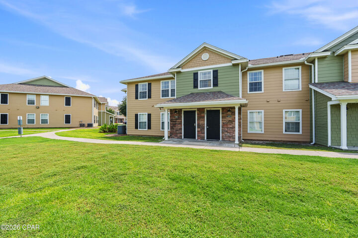 Property Photo: 616 Cape Cod Drive FL 32407