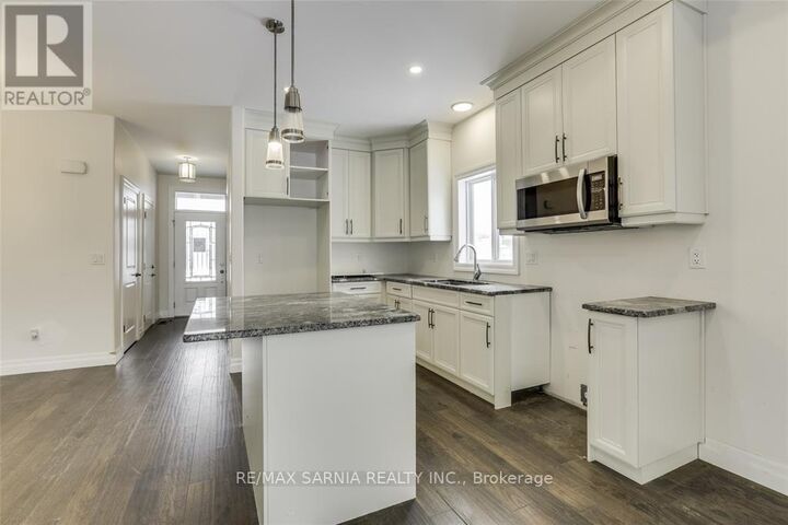 Property Photo: 41 Sleepy Meadow Drive West ON N0P 1A0