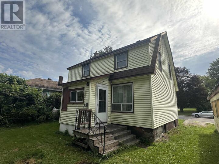 Property Photo:  515 Morin St  ON P6C 3G1 