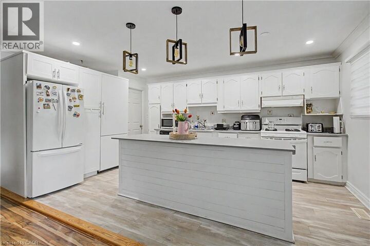 Property Photo:  2110 Cavendish Drive  ON L7P 1Z3 