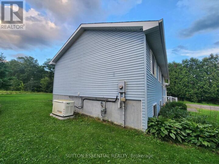 Property Photo:  1223 Hallecks Road South  ON K6V 5T3 