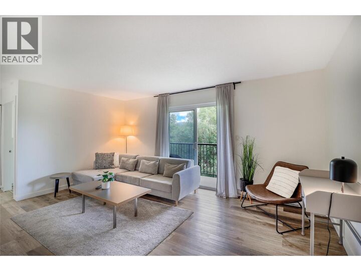 Property Photo: 606 18th Avenue North 403 BC V1C 5M1