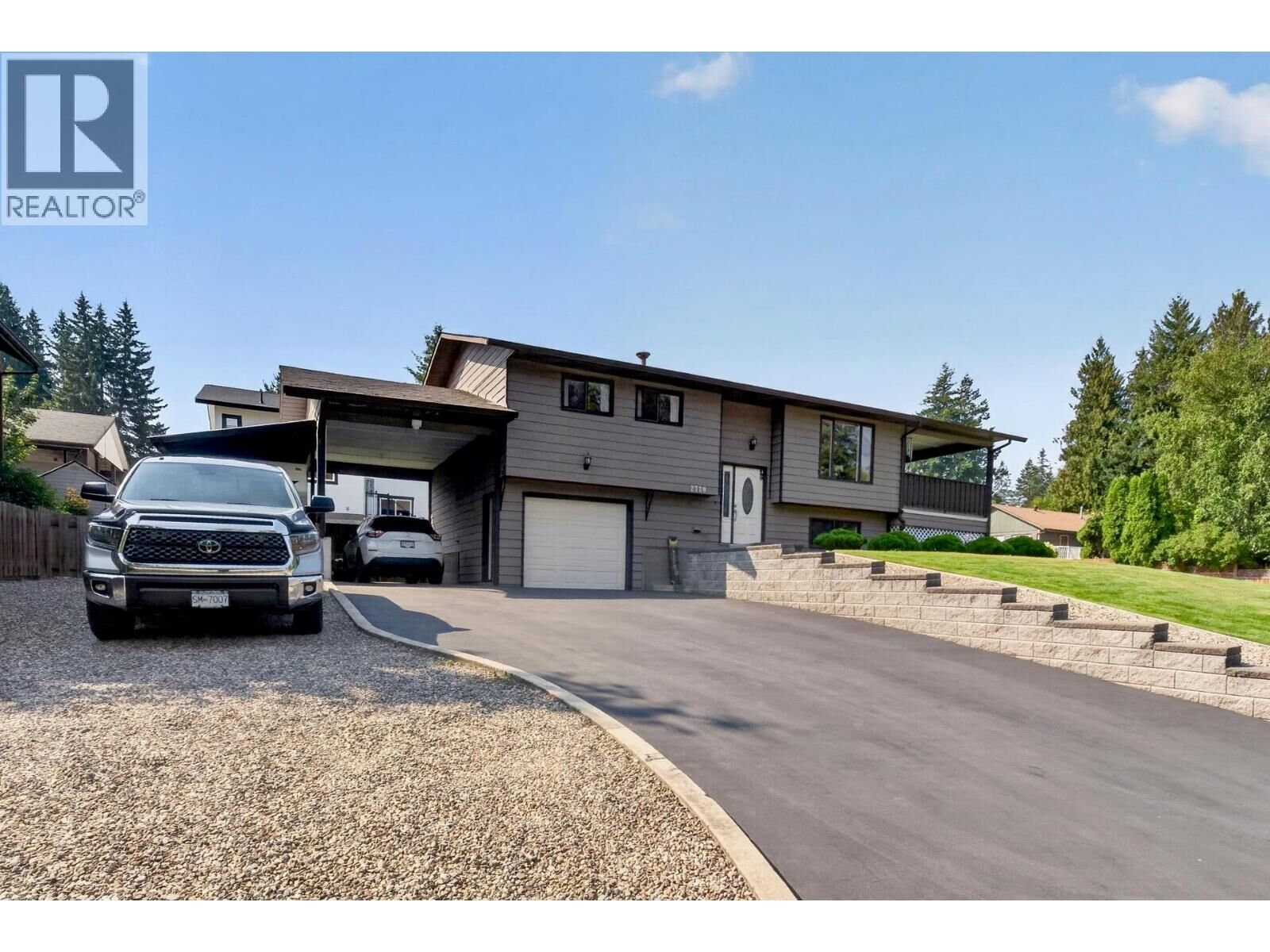 Property Photo: 2730 5 Avenue Northeast BC V1E 2K3