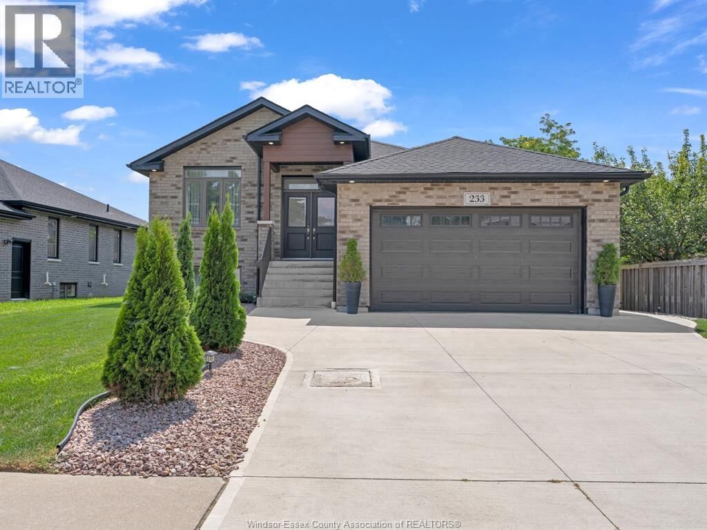 Property Photo:  233 Sandybrook Way  ON N9Y 0A3 