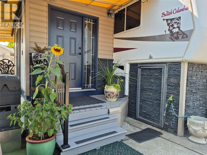 Property Photo:  415 Commonwealth Road 66  BC V4V 1P4 