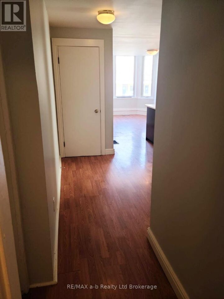 Property Photo:  26 Stanley Street 3  ON N6C 1B1 