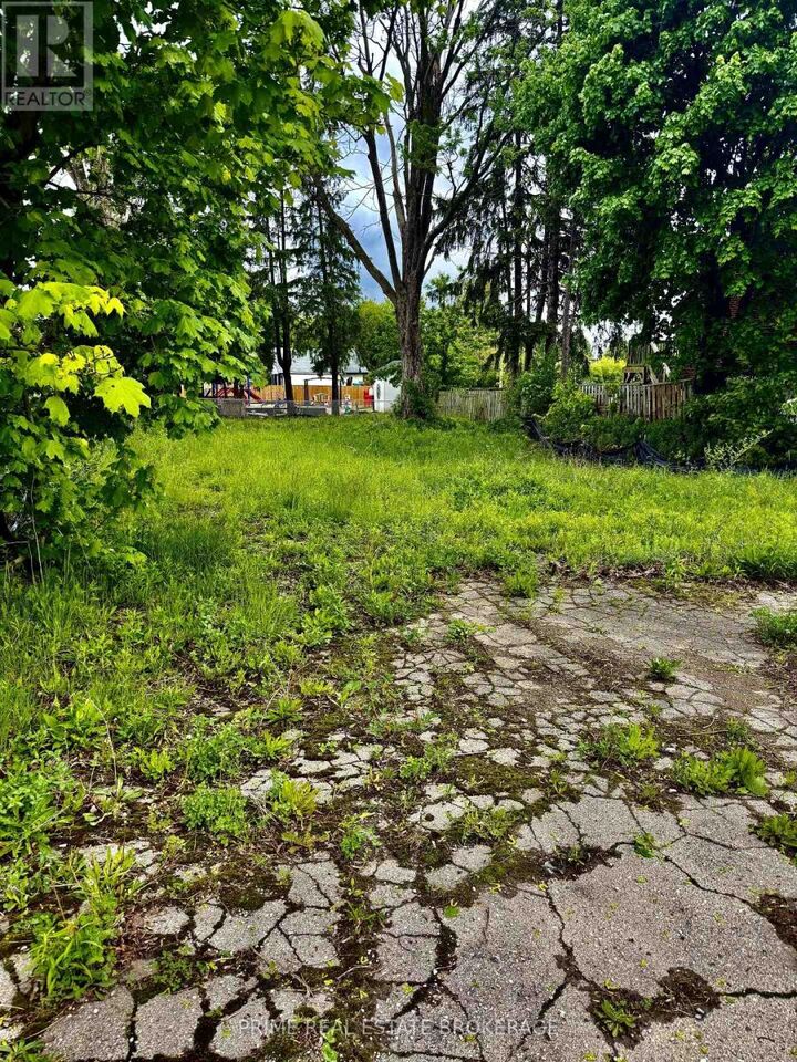 Property Photo:  1849 Dundas Street  ON N5W 3E7 