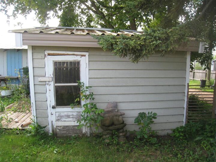 Property Photo: 336 7th Avenue South MB R0L 1Z0