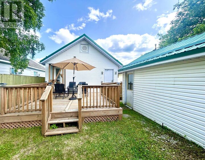Property Photo:  405 Mosher Avenue  ON P9A 2N1 