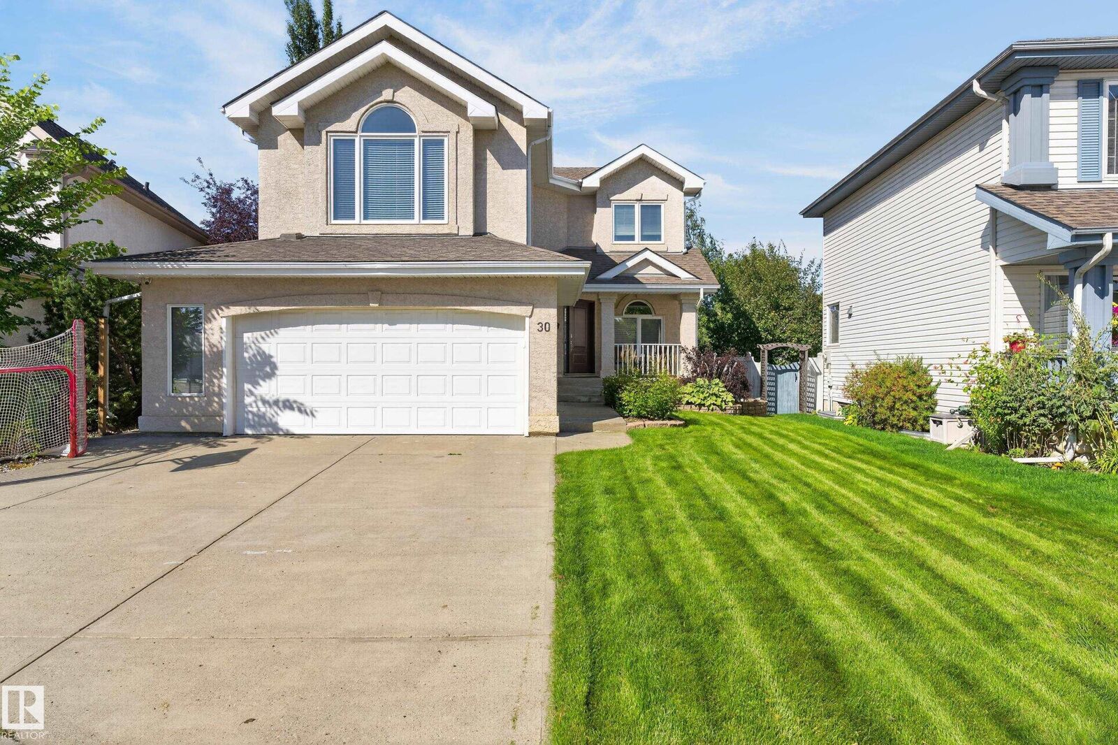 Property Photo: 30 Hillcrest Place AB T8N 6S2