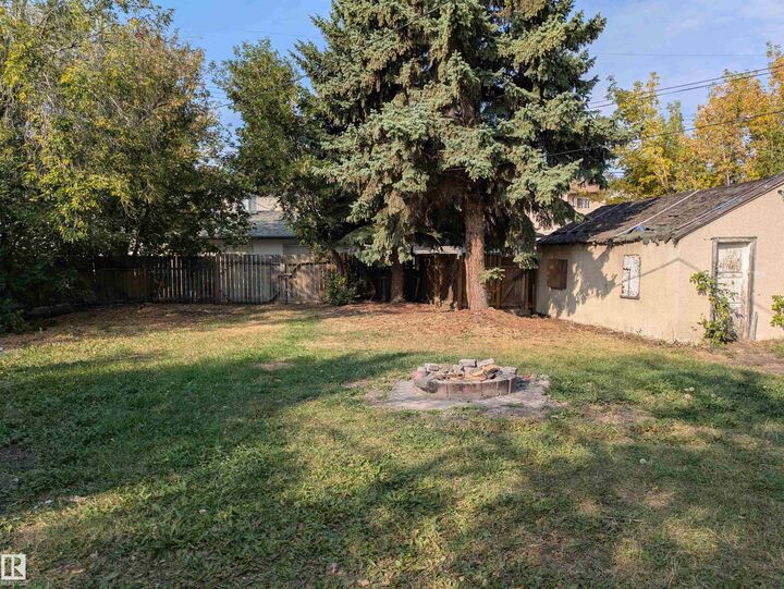 Property Photo:  12804 126 Street NW  AB T5L 0Y1 