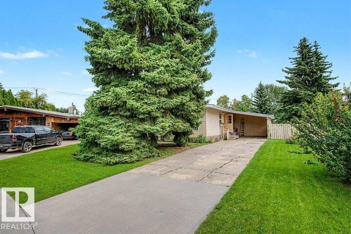 Photo de la propriété:  10247 63A Street NW  AB T6A 2N3 