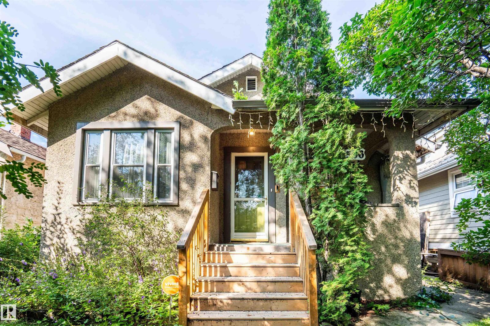 Property Photo:  11506 94 Street NW  AB T5G 1H7 