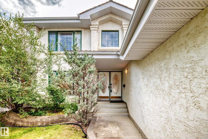Property Photo:  209 Carmichael Close NW  AB T6R 2K6 