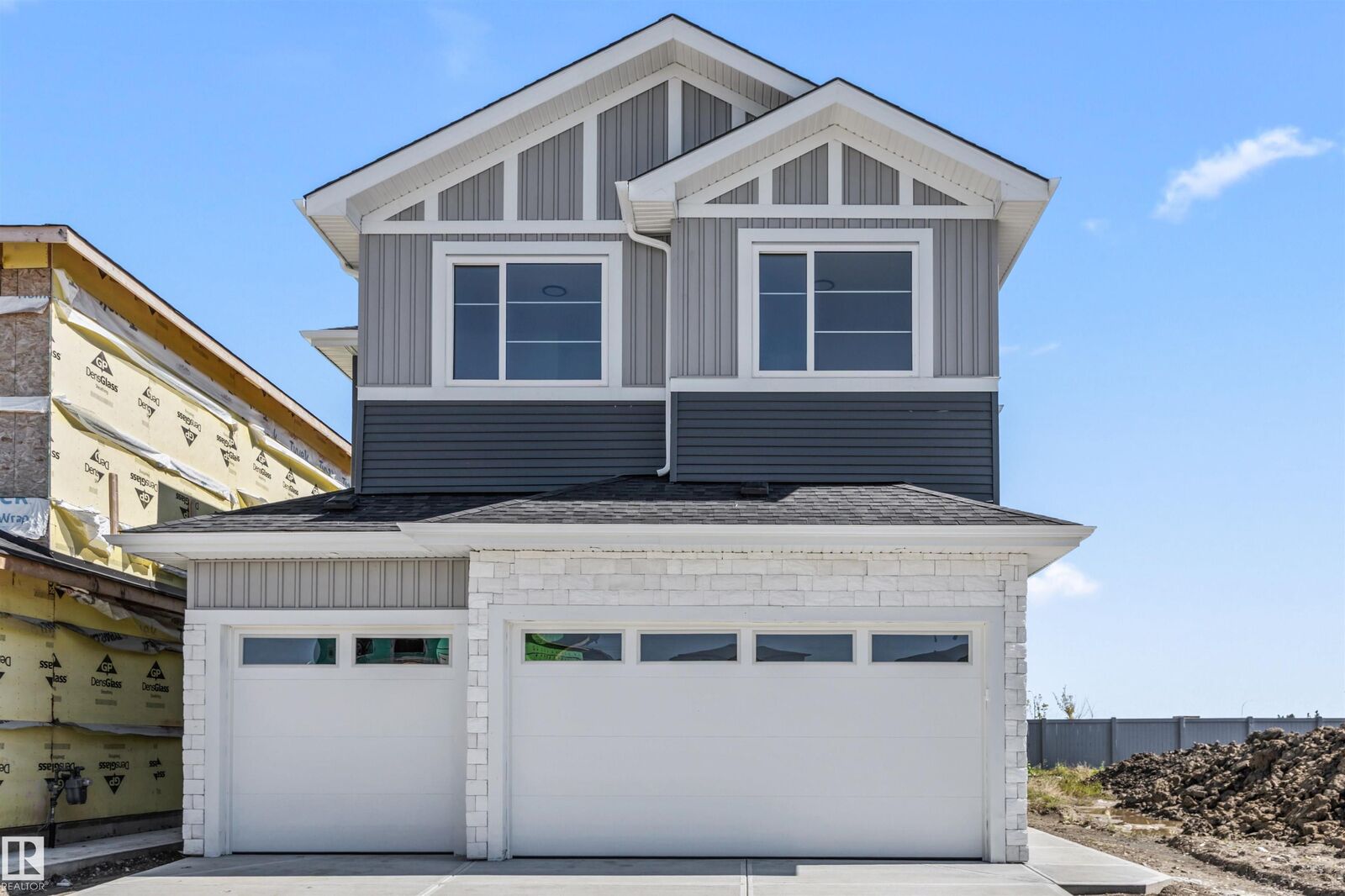 Property Photo: 5 Mockingbird Crescent AB T8L 3S3